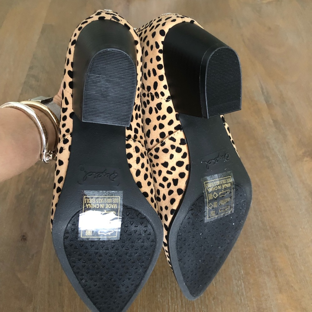 ❌SOLD ❌ Leopard Boots - Picture 6 of 8